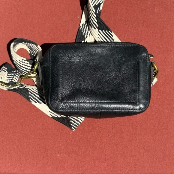 EUC Madewell Black Leather Transport Camera Bag Crossbody - Picture 2 of 9